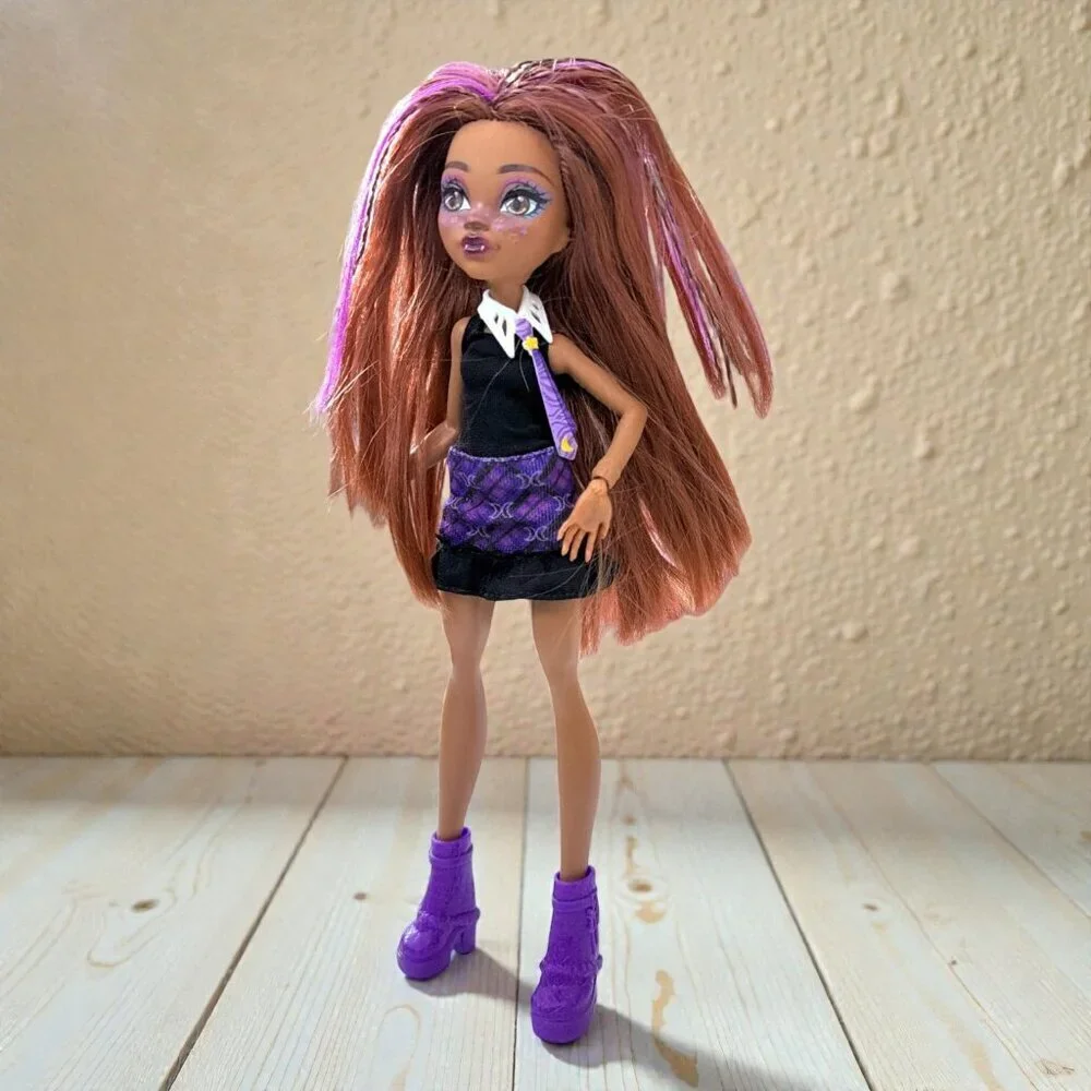 Monster High Clawdeen Wolf First Wave Original Doll Purple Streaks Hair Boots